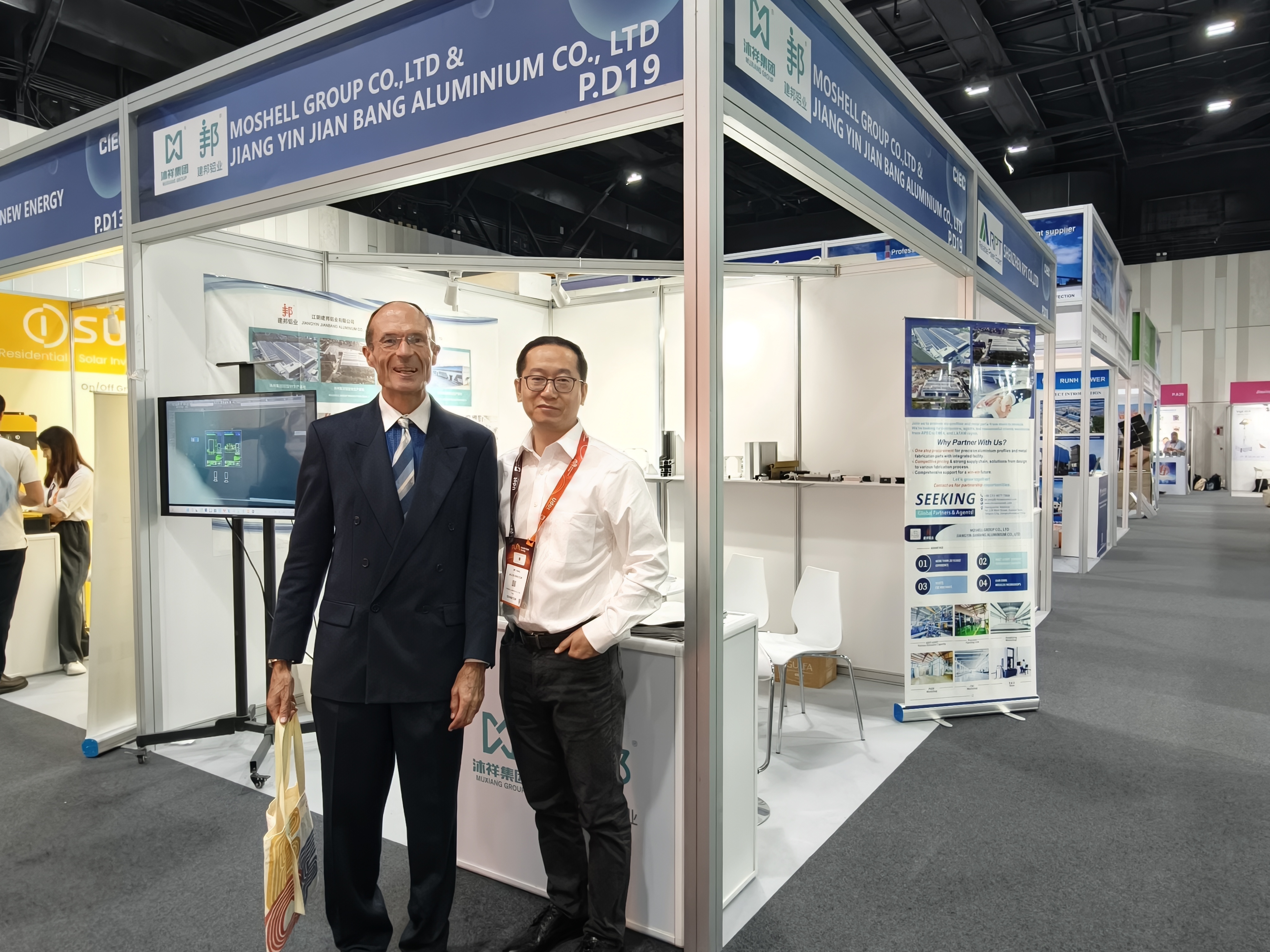 Muxiang Group prezintă noi profile din aluminiu care economisesc energie la Dubai Energy Exhibition